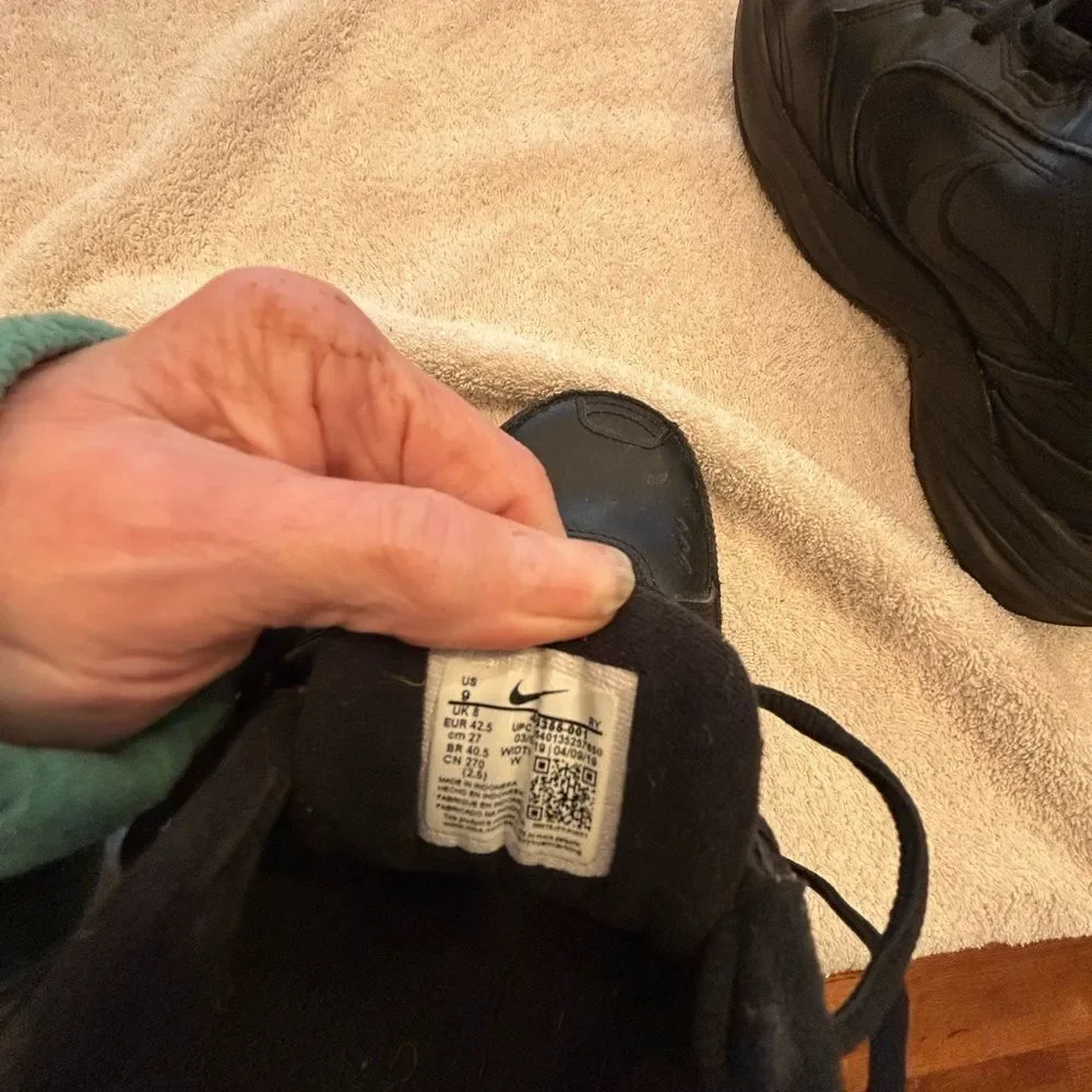 Nike woman’s Black Sneakers